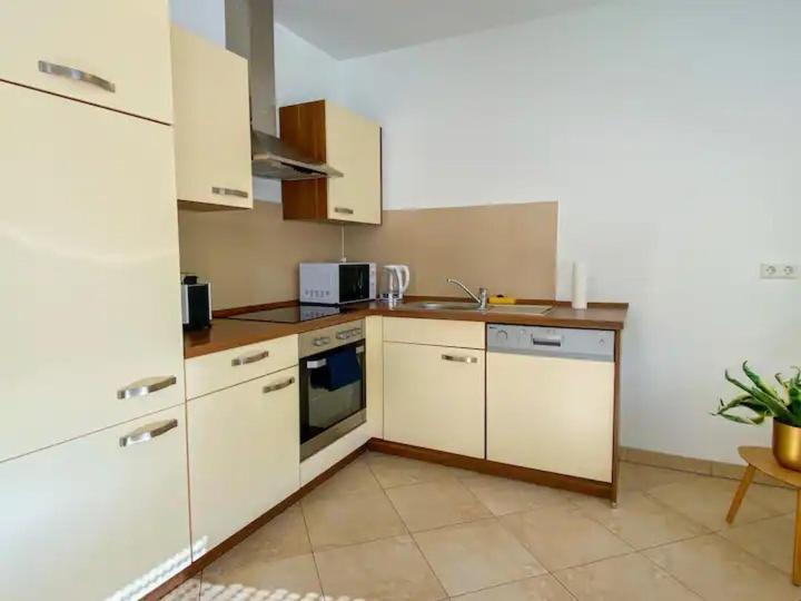 ***Gemuetliches Apartment Im Zentrum-West*** Лайпциг Екстериор снимка